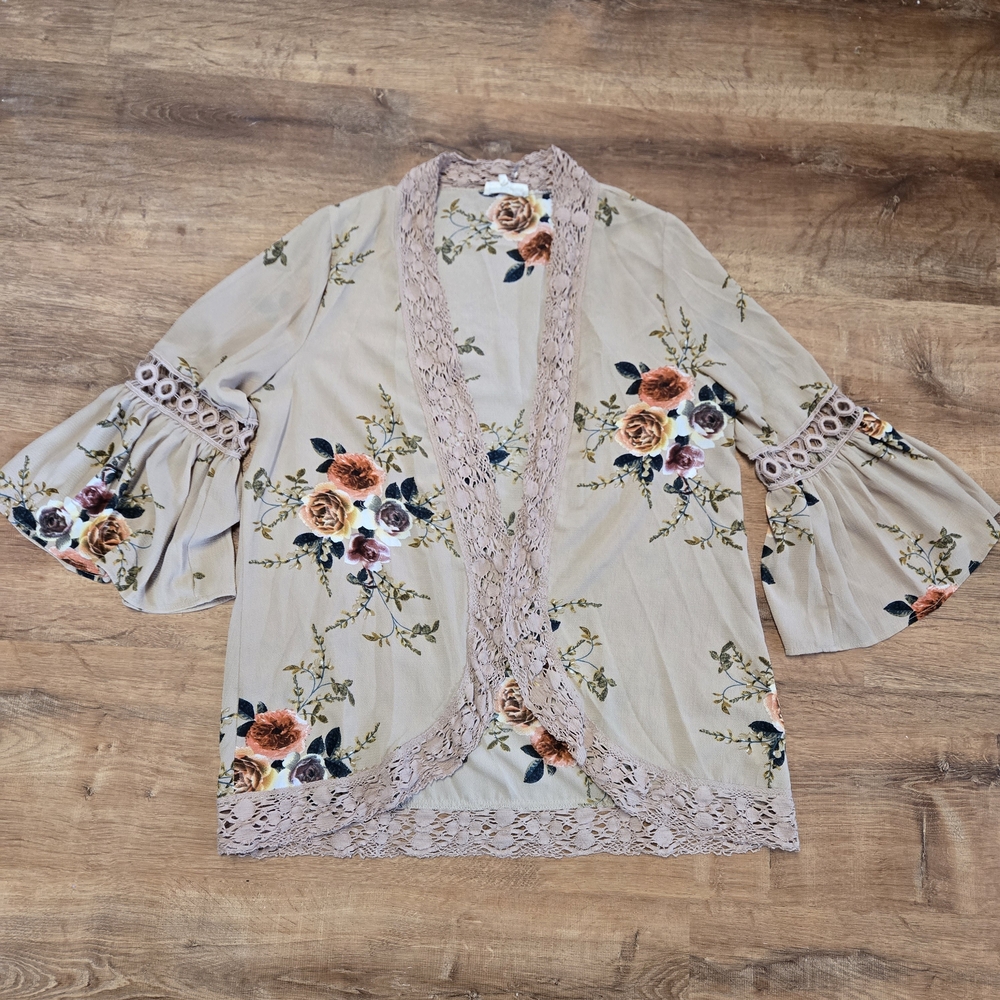 Entro Floral Lace Trim Kimono in Light Pink Medium